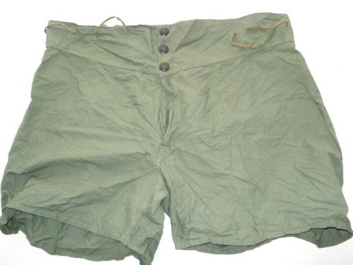 Unissued Pair Of WW2 Jungle Green Shorts/Draws 1945 Dated