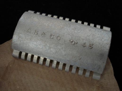 WW2  British Army Razor, 1945 Dated (New Old Stock)