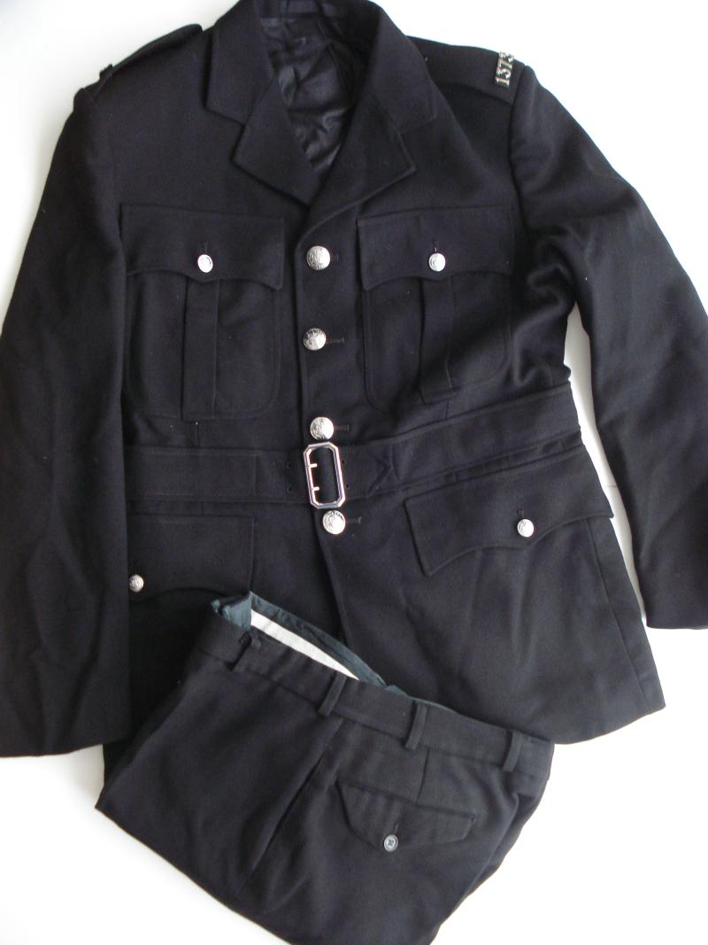 Obsolete, Surrey Police Uniform
